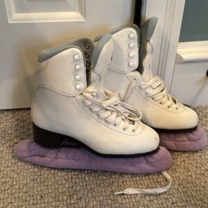 Jackson SoftSkate Youth Figure Skates